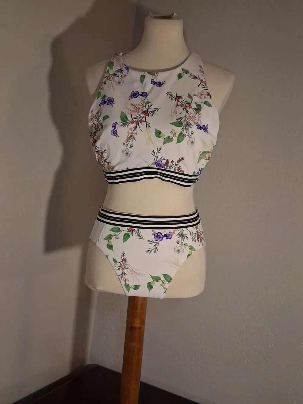Athleta Gold Coast Floral Banded Bikini Size M- 40B/C